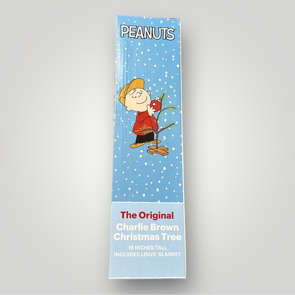 Peanuts NIB 18” Charlie Brown Christmas Tree with Linus’ Blanket - Picture 3 of 7